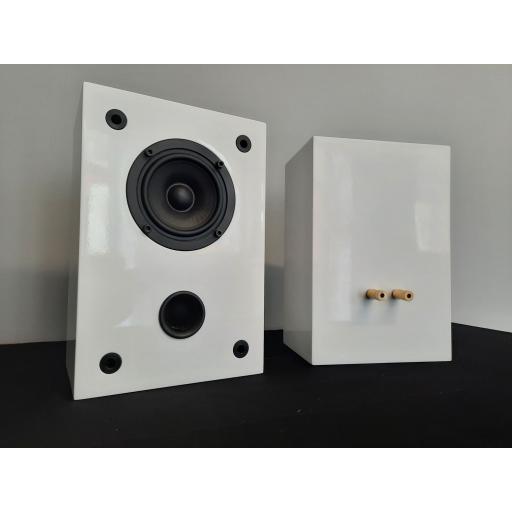 solo-full-range-bookshelf-loudspeaker-(2)-2991-p.jpg