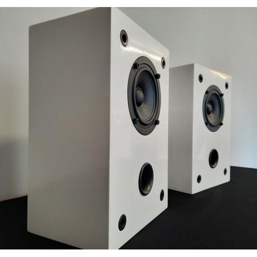 solo-full-range-bookshelf-loudspeaker-(3)-2991-1-p.jpg