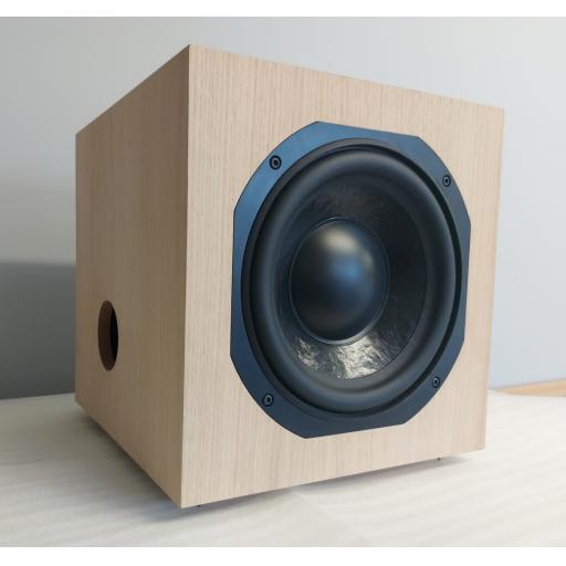 Tornado 8 Sub-woofer